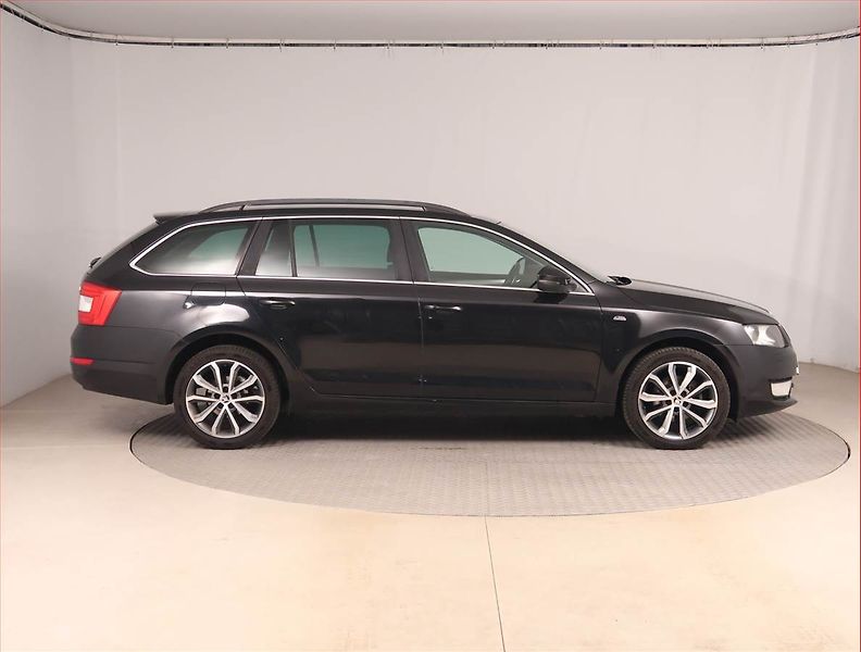 Citroën C4 Picasso (2016) 1.6 BlueHDi, 7 míst, Navi - fotka 6 z 24