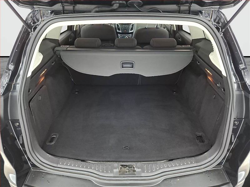 Ford Focus (2013) 2.0 TDCi, Automat, Tempomat - fotka 14 z 16