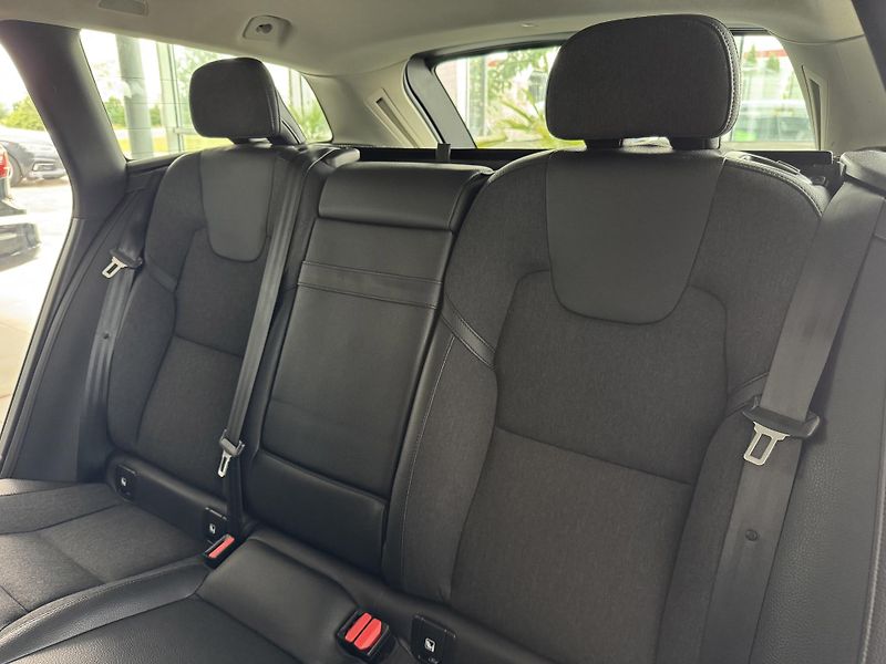 Volvo V90 T6 AWD*Recharge*KeyLess*Tažné - fotka 14 z 37