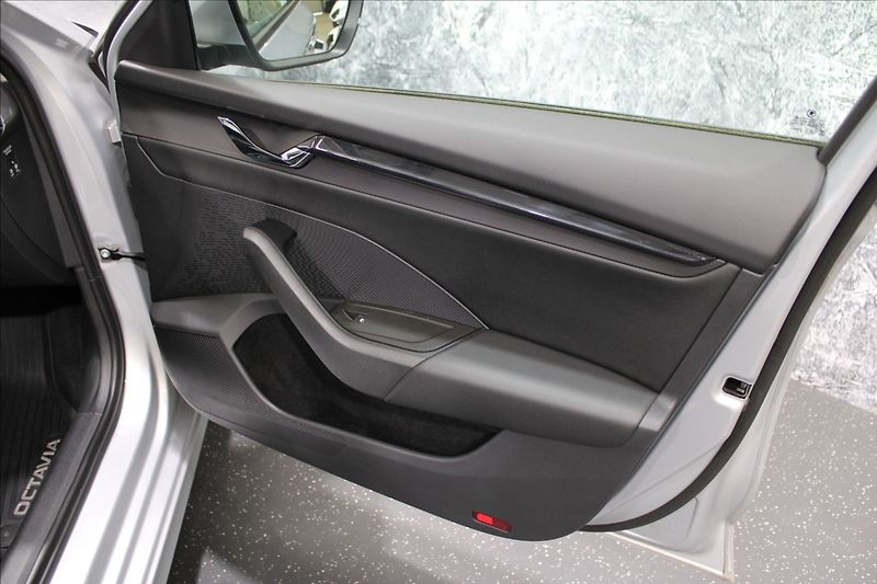 Škoda Octavia 2,0 TDI Ambition 1.majitel CZ - fotka 10 z 32