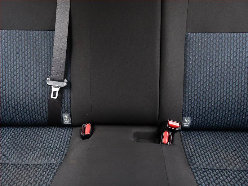 Toyota Auris (2013) 1.6 Valvematic - fotka 8 z 14