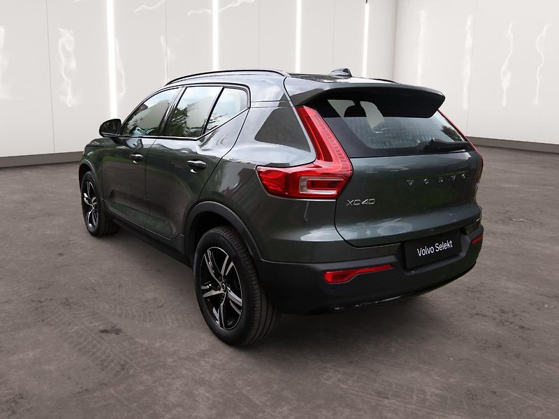 Volvo XC40 (2025) Plus, B3 Mild hybrid,rezervace - fotka 2 z 19