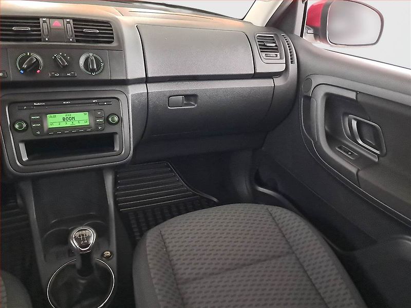 Škoda Fabia (2011) Ambition 1.2 TSI - fotka 8 z 16