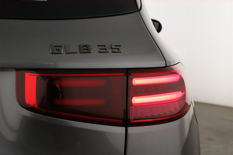 Mercedes-Benz GLB (2025) 35 AMG 4MATIC - fotka 23 z 26