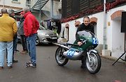 Rajko Wagner právě přiváží jeden ze svých motocklů MZ.