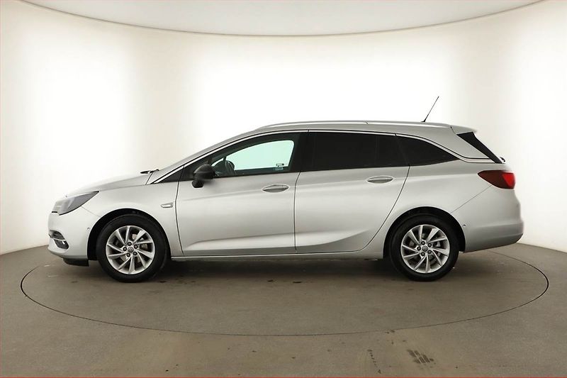 Opel Astra (2022) 1.5 CDTI, Tempomat - fotka 3 z 18