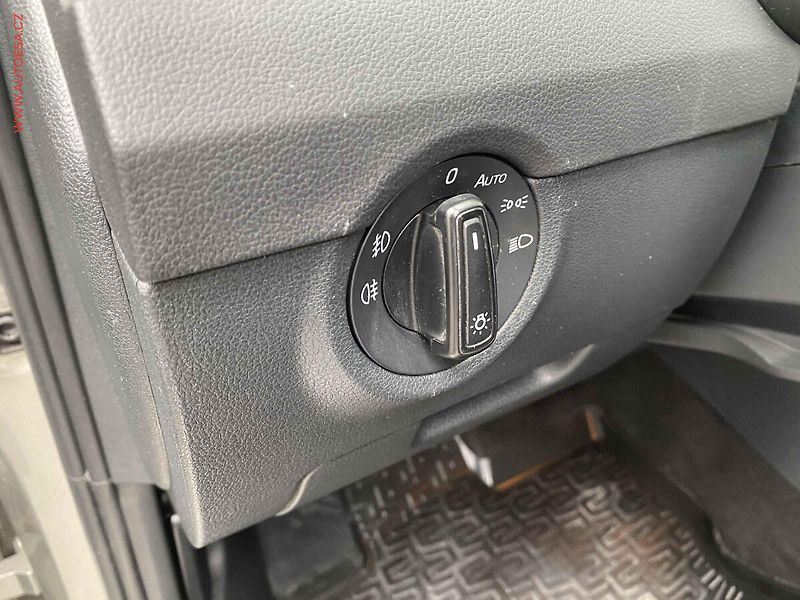 Škoda Octavia (2014) 1.6 TDi, Elegance, STK6/28 - fotka 15 z 19