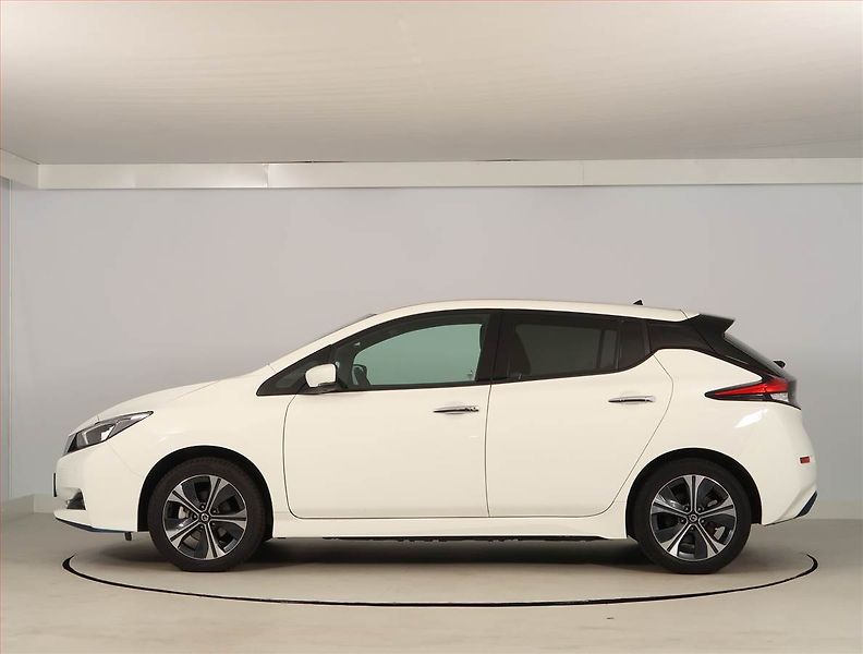 Nissan Leaf (2020) 62 kWh, SoH 87% - fotka 3 z 28