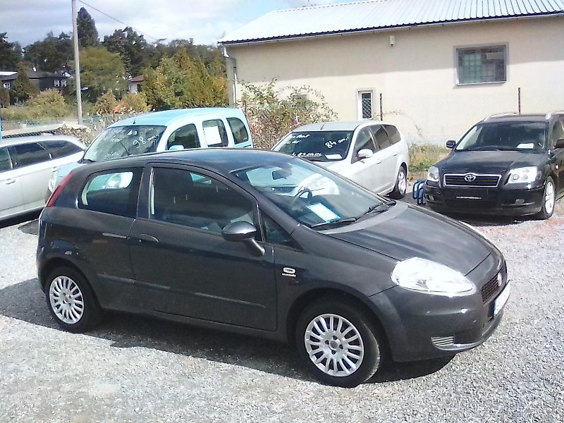 Fiat Punto (2010) 1.2i , 2.majitel - fotka 11 z 32