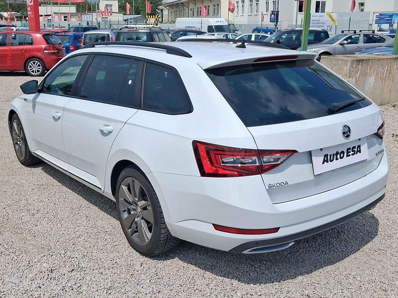 Škoda Superb (2017) 2.0 TDi, ČR, SportLine, DSG - fotka 6 z 29