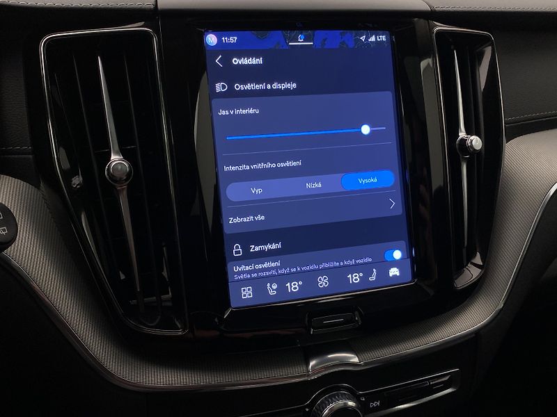Volvo XC60 T8 AWD RECHARGE DARK ULTRA CZ - fotka 52 z 63