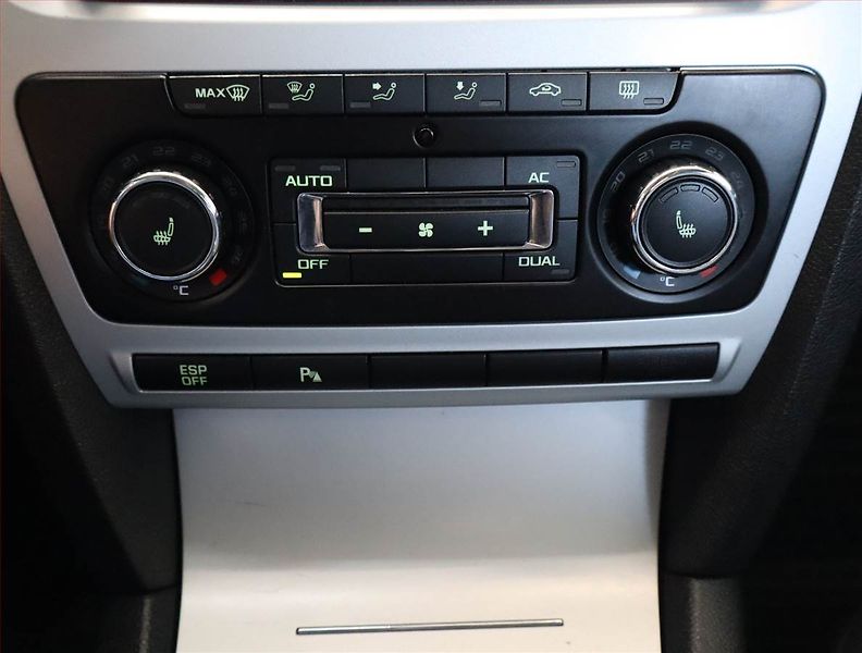 Škoda Octavia (2009) Ambiente 2.0 TDI, Navi - fotka 16 z 19
