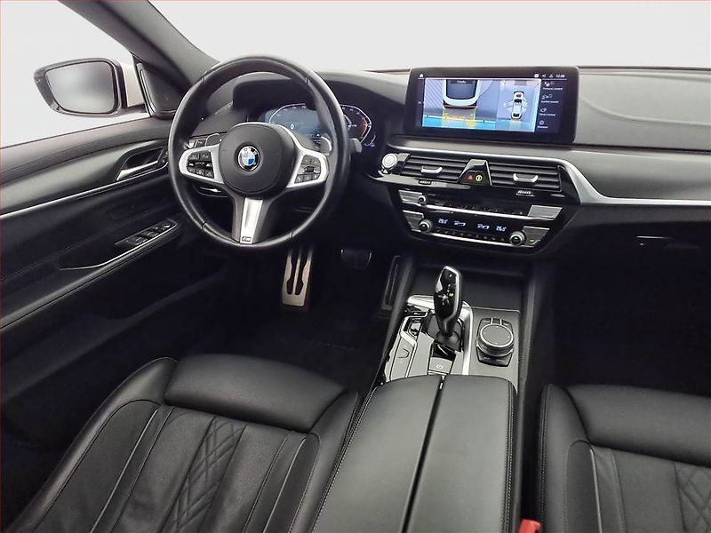 BMW Řada 6 (2021) 630d xDrive GT - fotka 7 z 27