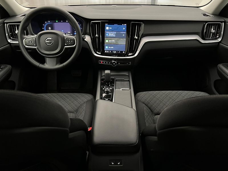 Volvo V60 B4 CORE AUT 1.maj. - fotka 2 z 41