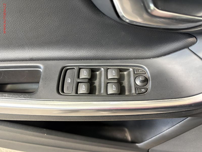 Volvo V60 (2015) 1.6 D2, navi, autoAC - fotka 12 z 14