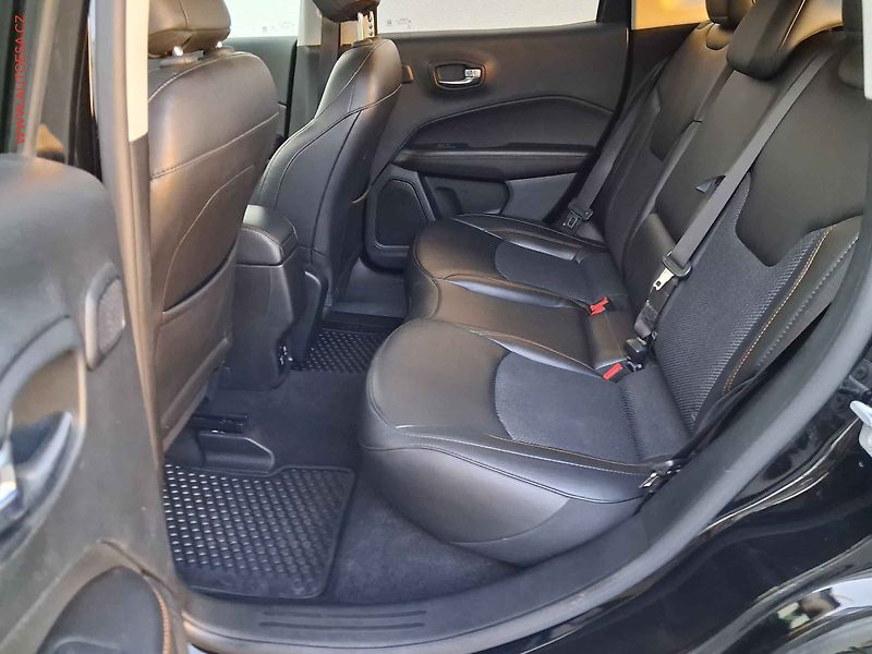 Jeep Compass (2019) 2.0 MJT 4X4, Limited - fotka 10 z 17