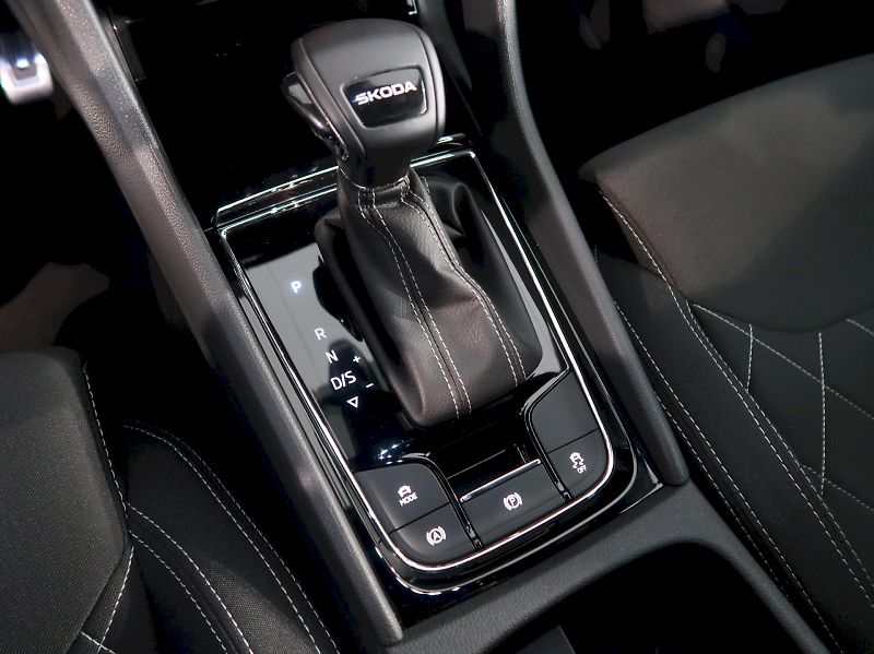 Škoda Karoq (2026) SPORTLINE 1.5TSI 110KW DSG TAŽ - fotka 34 z 42