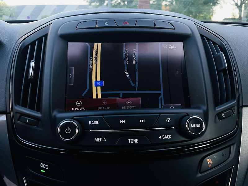 Opel Insignia 2.0CDTi MANUÁL VÝHŘEV LED - fotka 37 z 41
