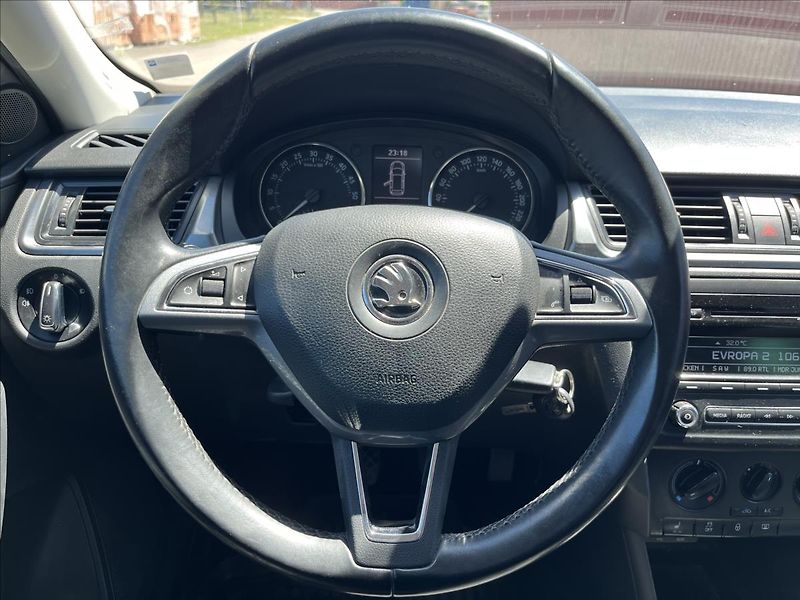Škoda Rapid 1,6 TDi 66KW KLIMA STK 6/28 - fotka 15 z 32