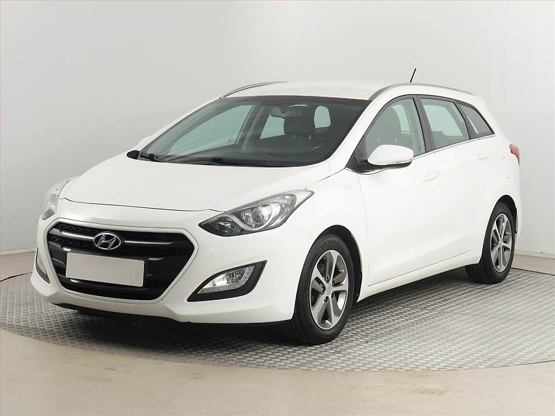 Hyundai i30 (2015) Weekend 1.6 CRDi, ČR,1.maj - fotka 2 z 16