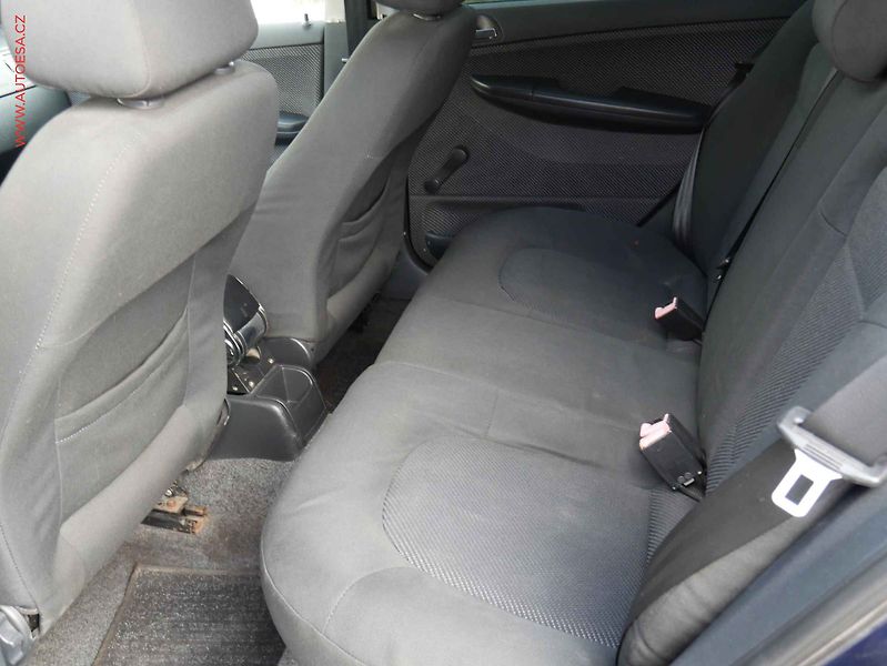 Škoda Fabia (2005) 1.4 TDi, AC, park.asist - fotka 9 z 13