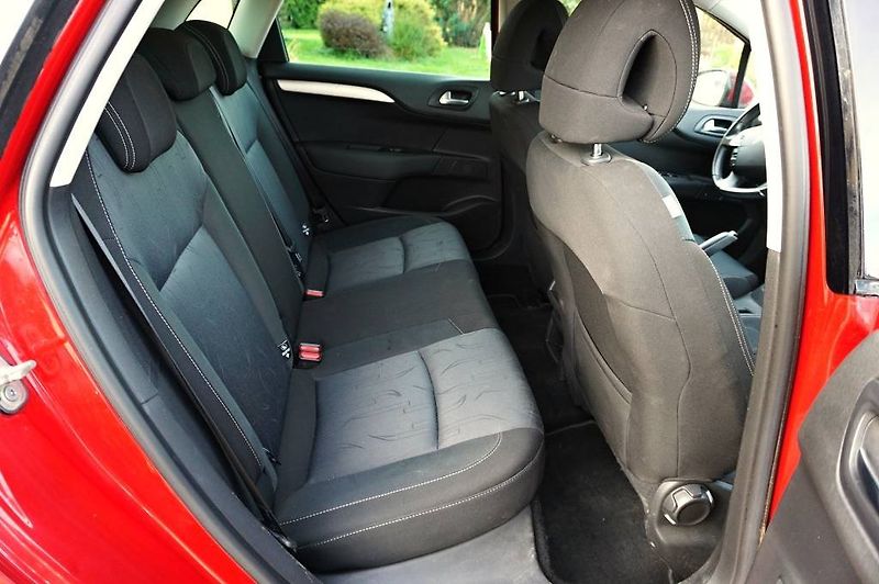 Citroën C4 (2012) 1,6 VTI 88 kW - fotka 18 z 26