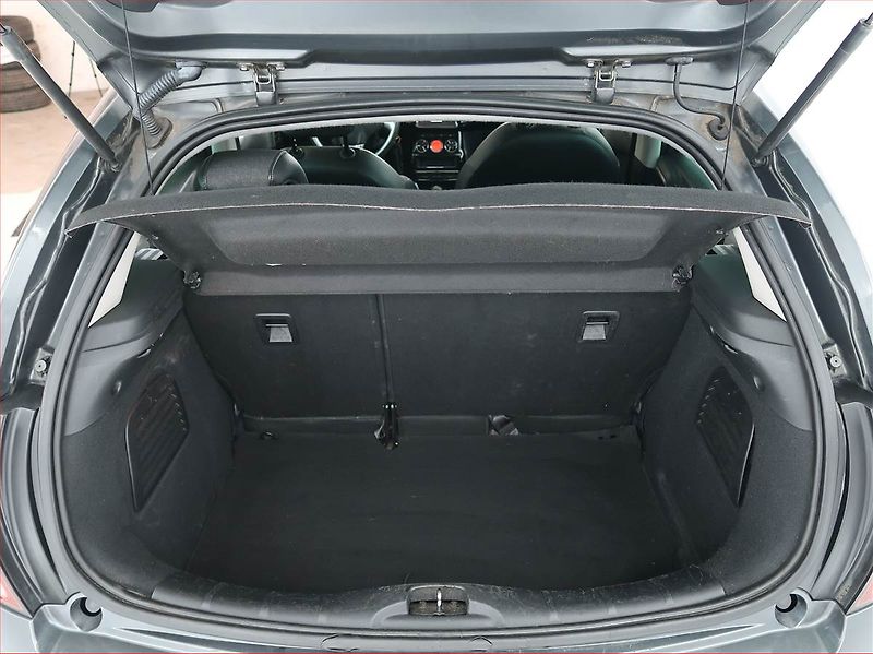 Citroën C3 (2016) Exclusive 1.2 VTi, Navi - fotka 14 z 18