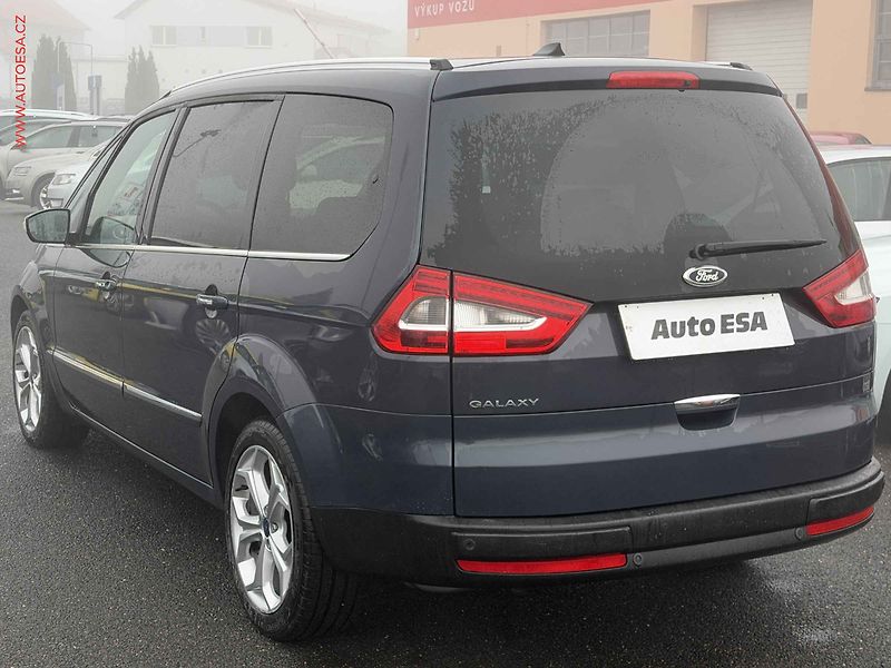 Ford Galaxy (2012) 2.2 TDCi, Titanium, xenon - fotka 6 z 16