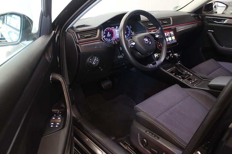 Škoda Superb (2022) 2.0TDI DSG Style Display LED - fotka 2 z 32