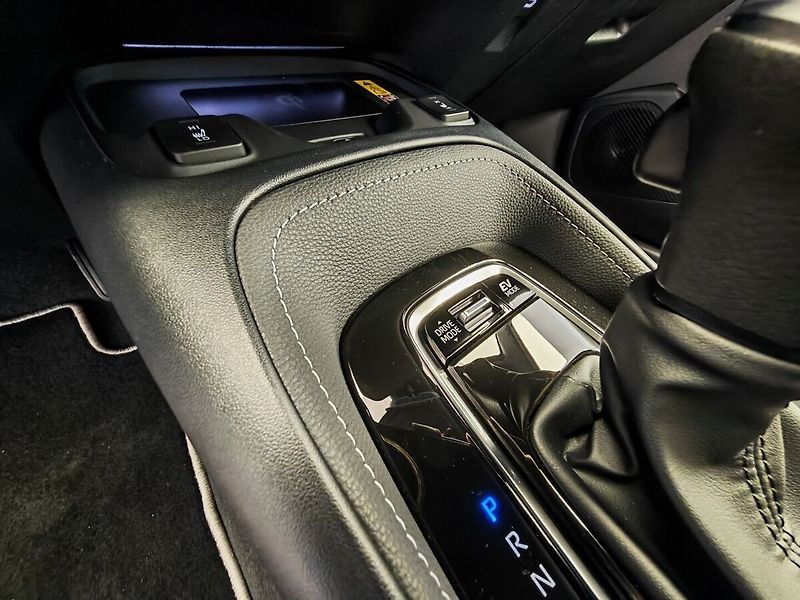Toyota Corolla 2.0 Hybrid e-CVT Style - fotka 37 z 42