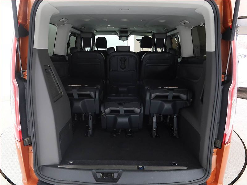 Ford Tourneo Custom (2018) Titanium 2.0 EcoBlue, ČR, DPH - fotka 16 z 23