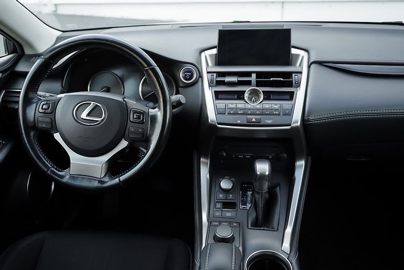 Lexus NX 300h 300H 2.5 HYBRID AWD PREMIUM - fotka 17 z 24