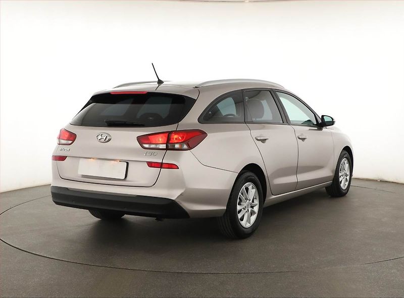 Hyundai i30 (2017) 1.0 T-GDI, Serv.kniha - fotka 5 z 16
