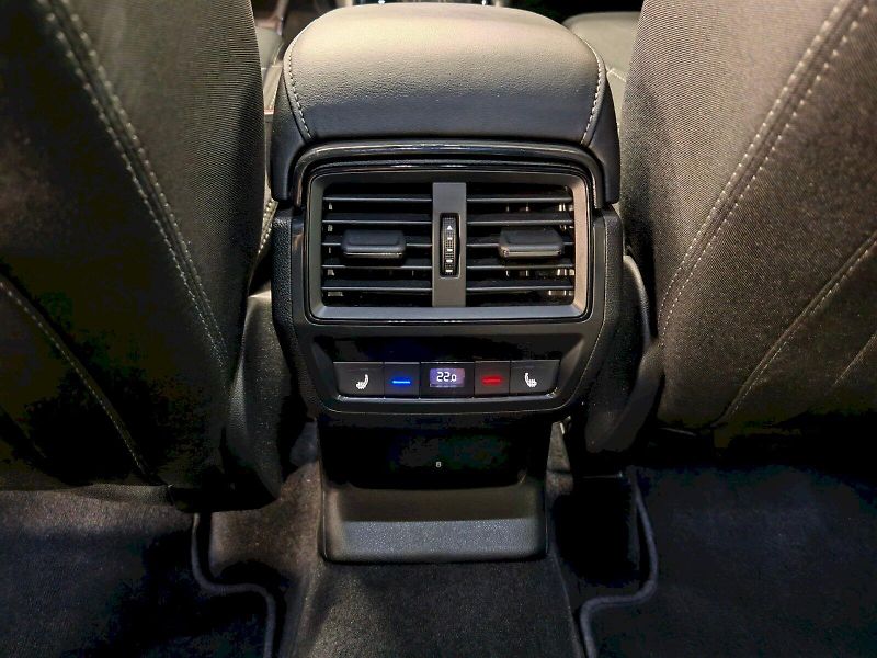 Škoda Karoq (2025) 1.5 TSI 110 kW DSG Sportline - fotka 25 z 31