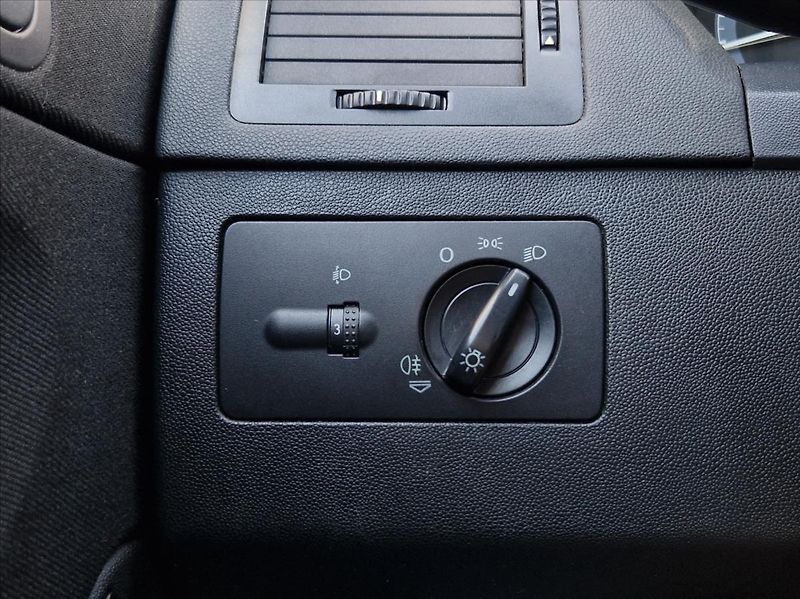 Škoda Fabia 1,2 HTP 40kW AC KLIMA - - fotka 27 z 27