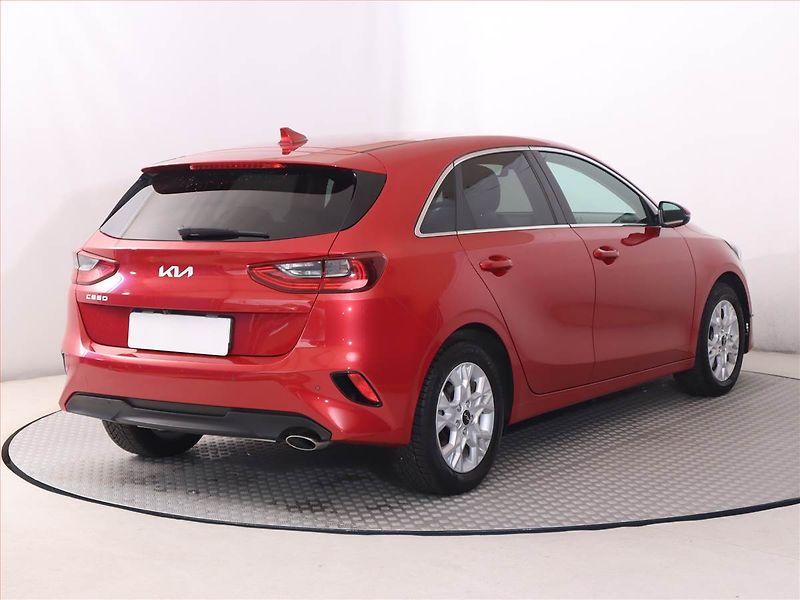 Kia Ceed (2022) 1.0 T-GDI, Serv.kniha - fotka 5 z 18