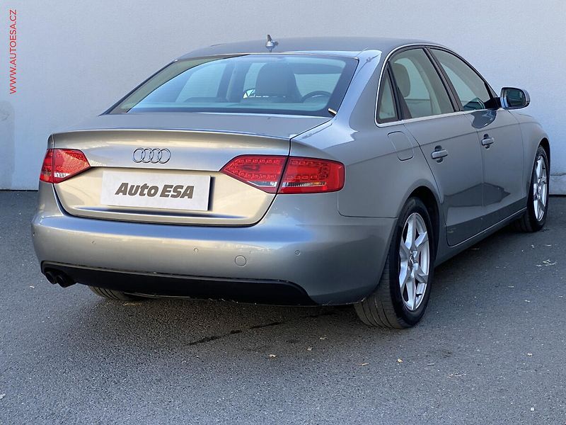Audi A4 (2010) 2.0 TDi Quattro, Bixen, navi - fotka 4 z 20