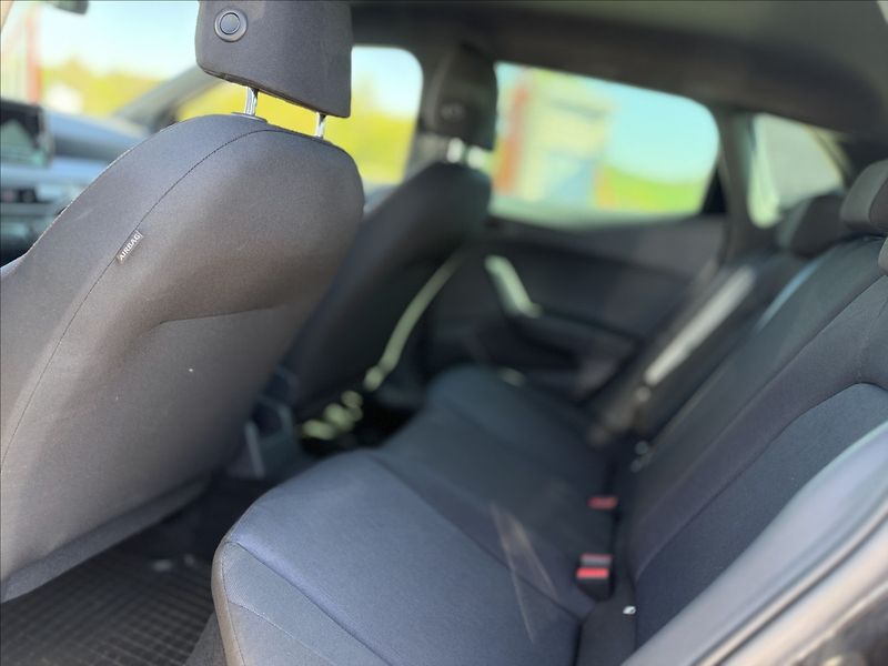 Seat Ibiza FR 70kW VIRTUAL 6tKm - fotka 25 z 35