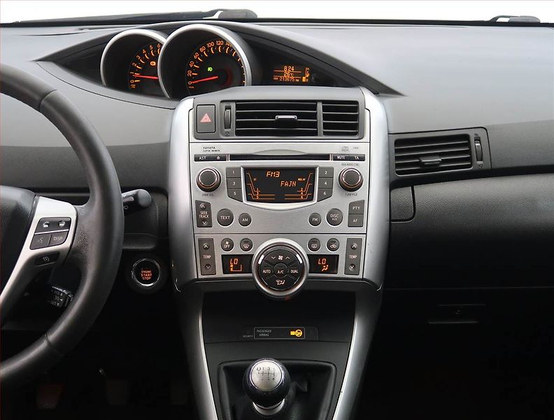 Toyota Verso (2010) 1.8 Valvematic, Tempomat - fotka 12 z 21
