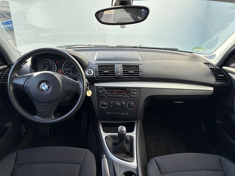 BMW Řada 1 116i, Klima, Tažné - fotka 5 z 14