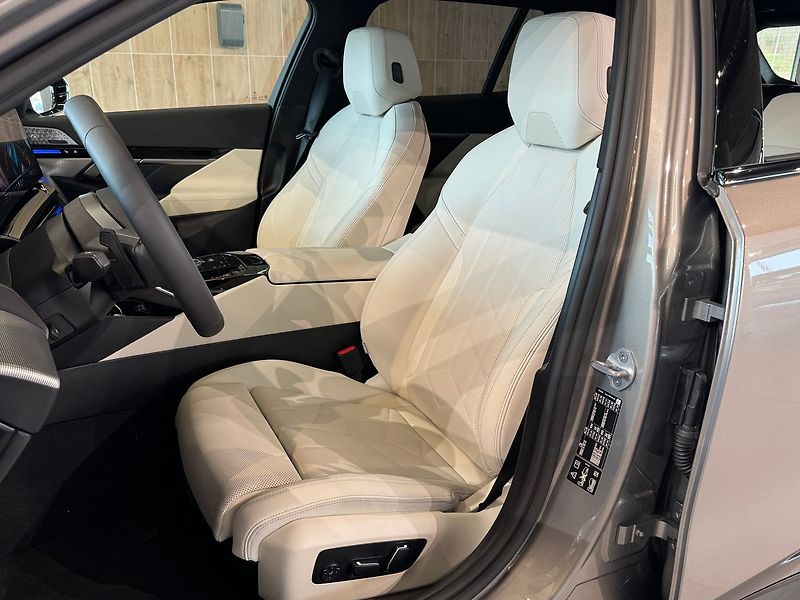 BMW Řada 5 540d xDrive, Bowers, Ventilace - fotka 14 z 34