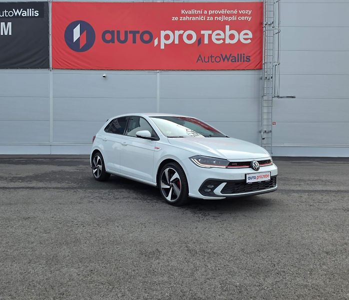 Volkswagen Polo GTI 2.0TSI DSG 152kW DPH 1.Maj - fotka 2 z 22
