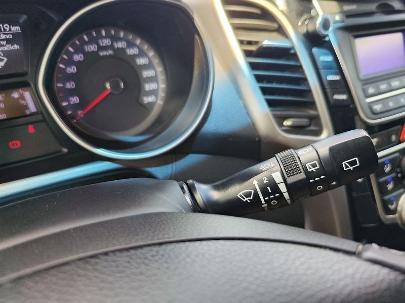 Hyundai i30 1.6i/88kW - fotka 22 z 25