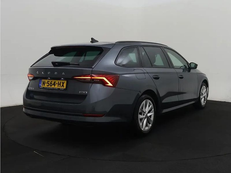 Škoda Octavia 1.5TSI DSG 110kW Edition Plus - fotka 2 z 9