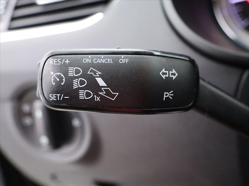 Škoda Octavia 1.6 TDI CZ Style Kessy LED DPH - fotka 15 z 27