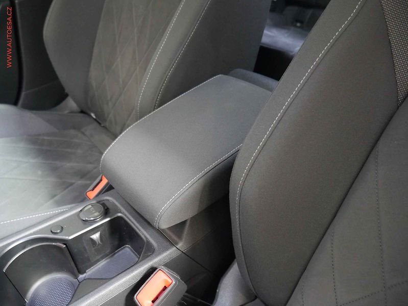 Volkswagen Golf (2020) 2.0 TDi, ČR, Life - fotka 20 z 23