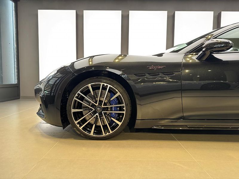 Maserati GranTurismo (2023) Trofeo 550 HP - fotka 4 z 18
