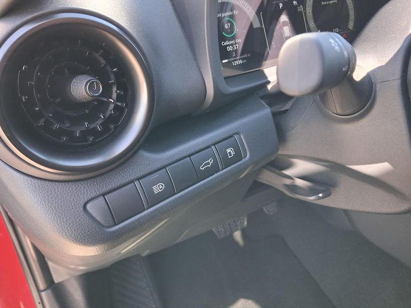 Toyota C-HR 2,0 HEV e-CVT GR Sport - fotka 13 z 24