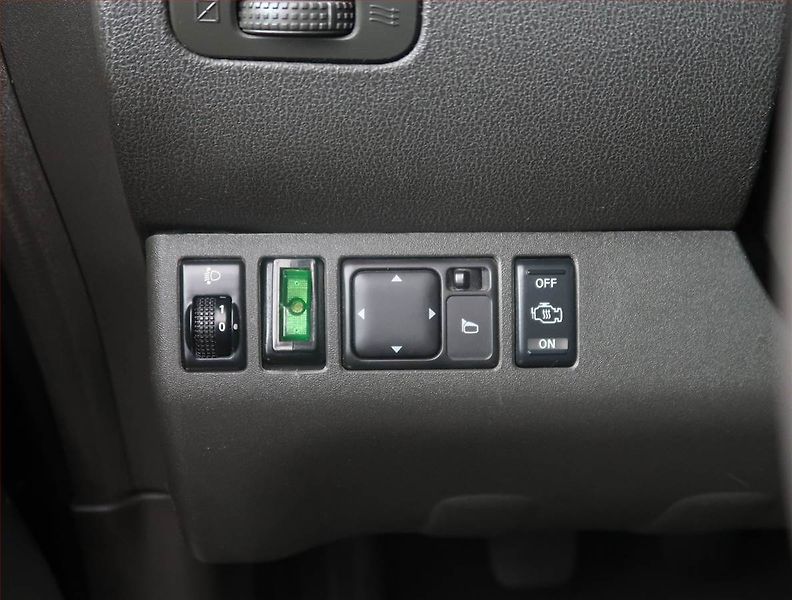 Nissan Pathfinder (2006) 2.5 dCi , 4X4 - fotka 15 z 18