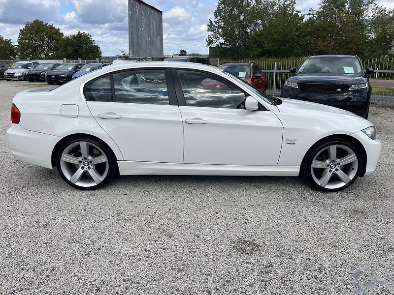 BMW Řada 3 (2011) 330D XDRIVE 3.0 V6 REZERVACE - fotka 9 z 20